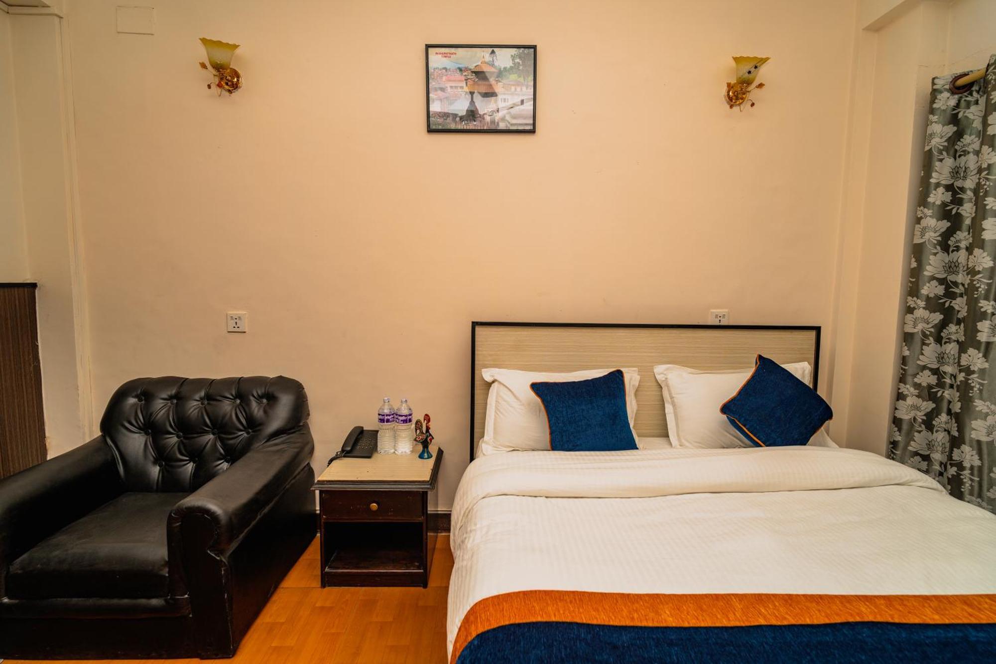 Karma Travellers Home Katmandu Dış mekan fotoğraf